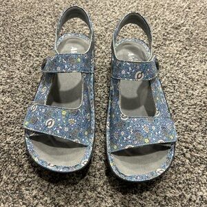 Alegria Sandals Beckie Size 11 EU 42 Blue Floral Strappy Walk Garden - New Comfy